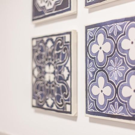 Tm Aparts Dortmund Exterior photo Azulejos in the interior of the hotel