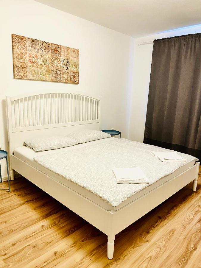 Tm Aparts Dortmund Exterior photo A double bed