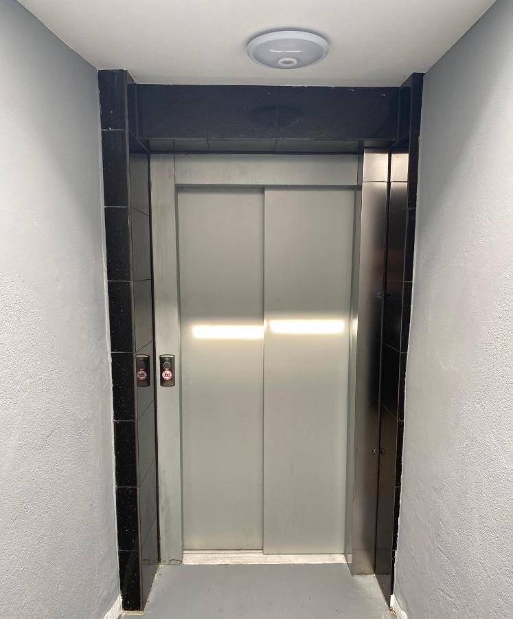 Tm Aparts Dortmund Exterior photo A typical elevator door