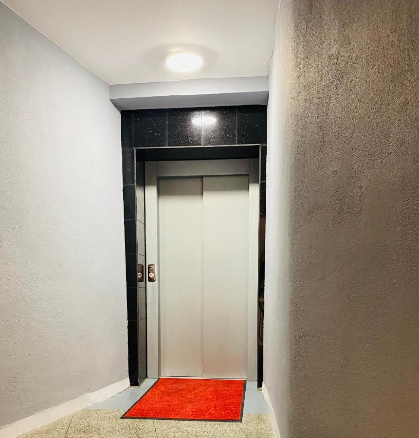 Tm Aparts Dortmund Exterior photo A typical elevator in a residential building