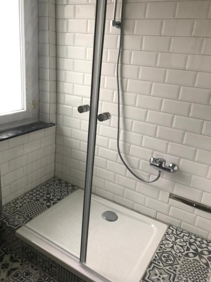 Tm Aparts Dortmund Exterior photo A shower