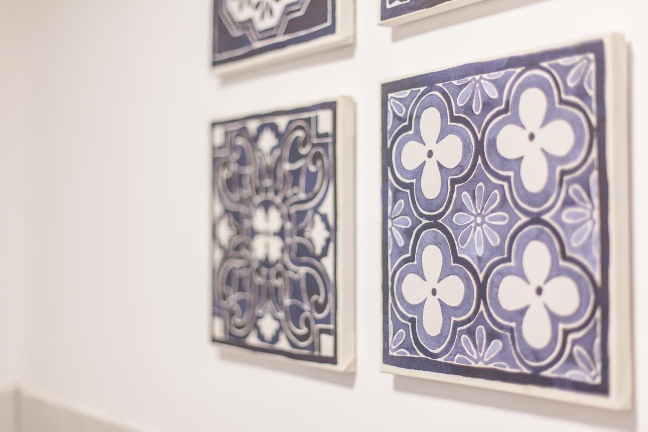 Tm Aparts Dortmund Exterior photo Azulejos in the interior of the hotel